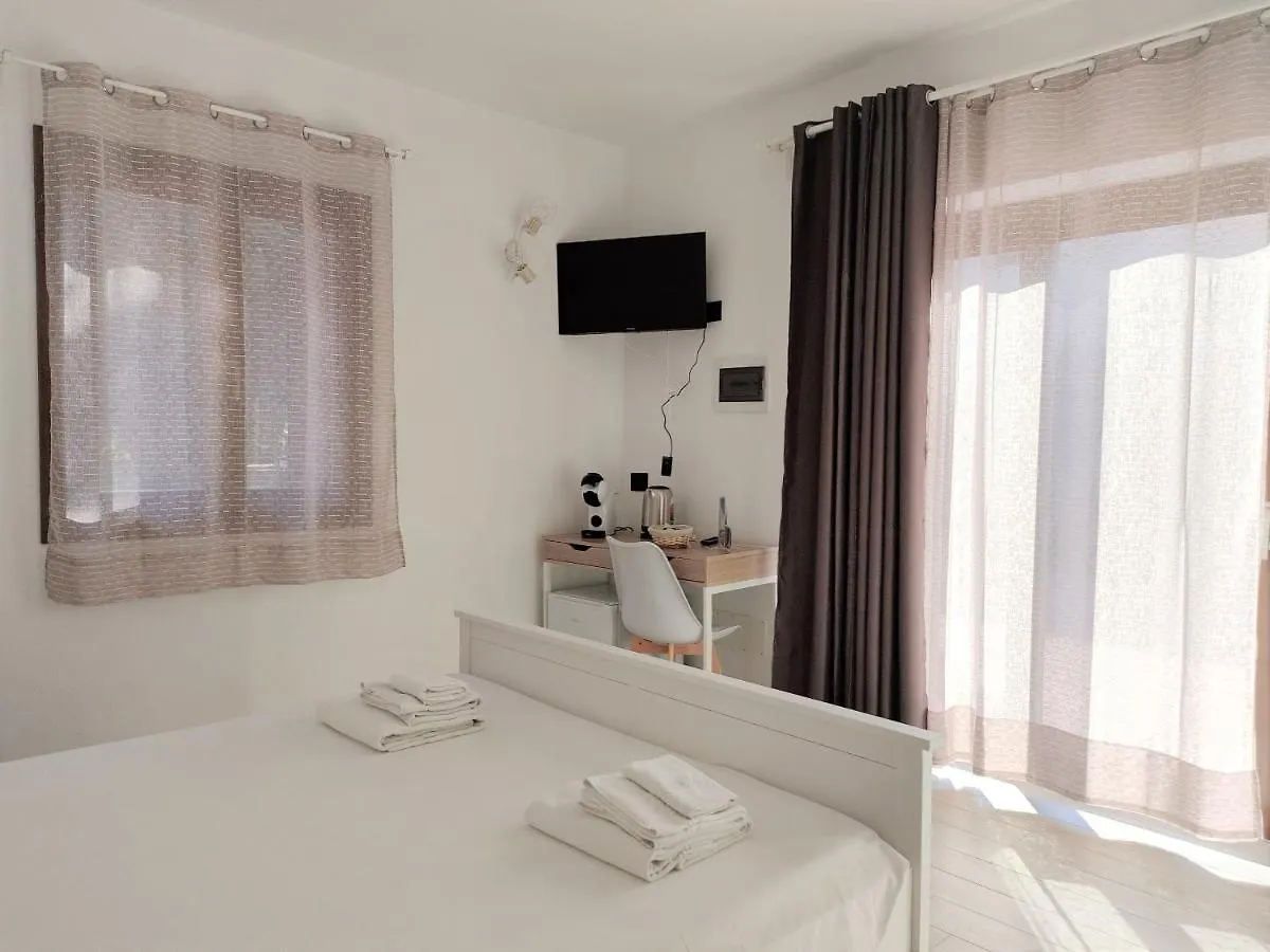Zenia Rooms San Teodoro  Gasthuis