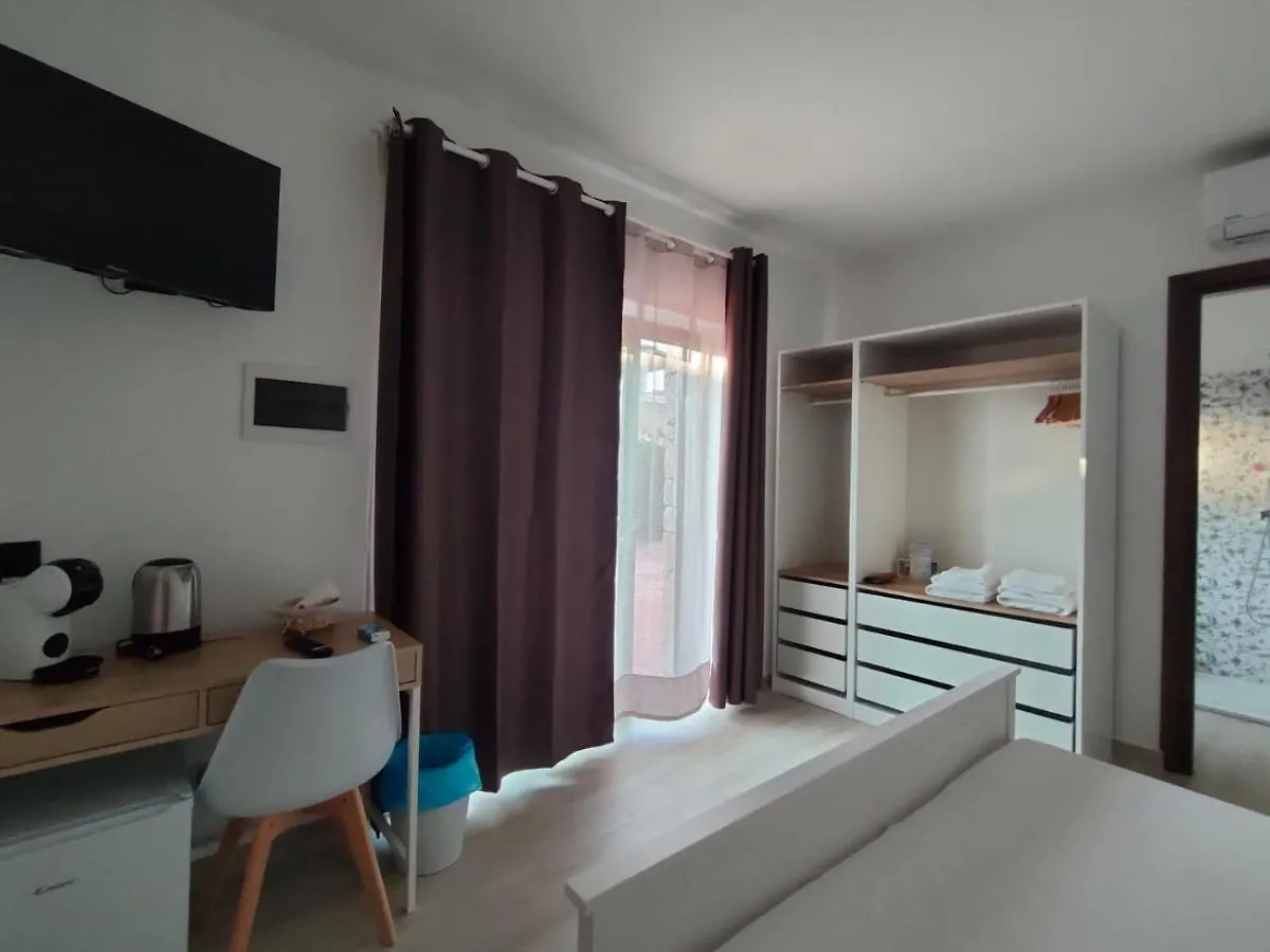 Zenia Rooms San Teodoro  Italy