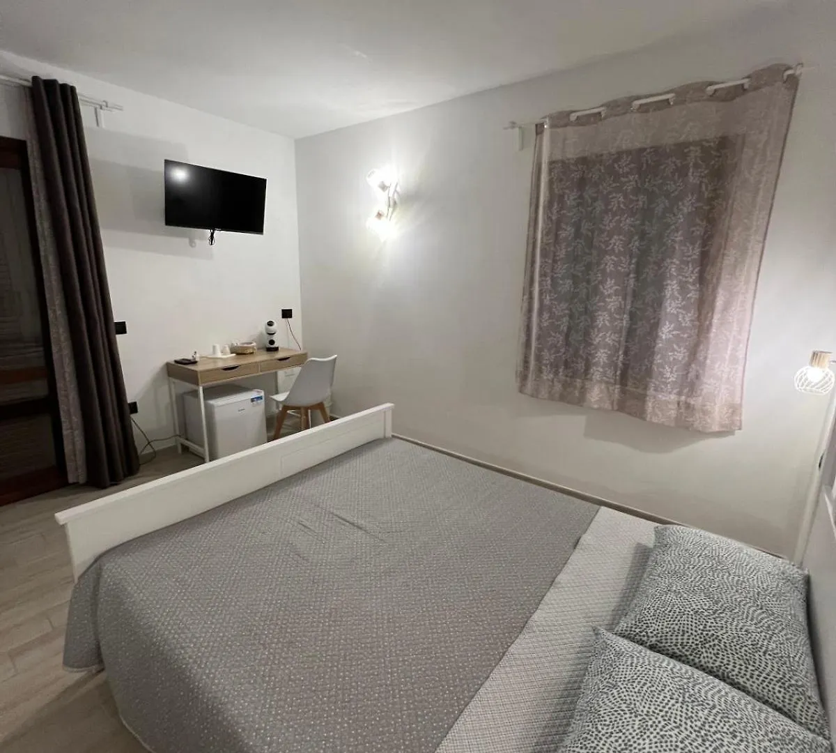 Zenia Rooms San Teodoro  Italy